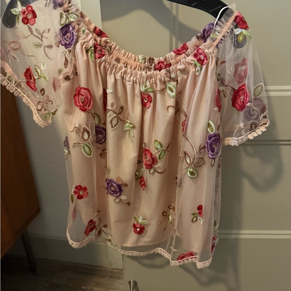 BB Dakota Off-Shoulder Top
